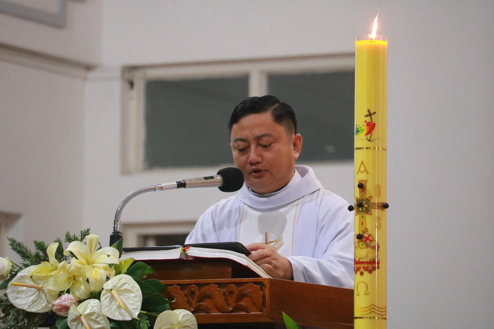 Album ĐCV Sao Biển hiệp thông cử hành thánh lễ cầu nguyện cho Đức Cố Giáo Hoàng Phanxicô