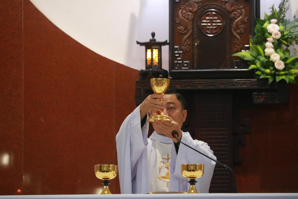 Album ĐCV Sao Biển hiệp thông cử hành thánh lễ cầu nguyện cho Đức Cố Giáo Hoàng Phanxicô