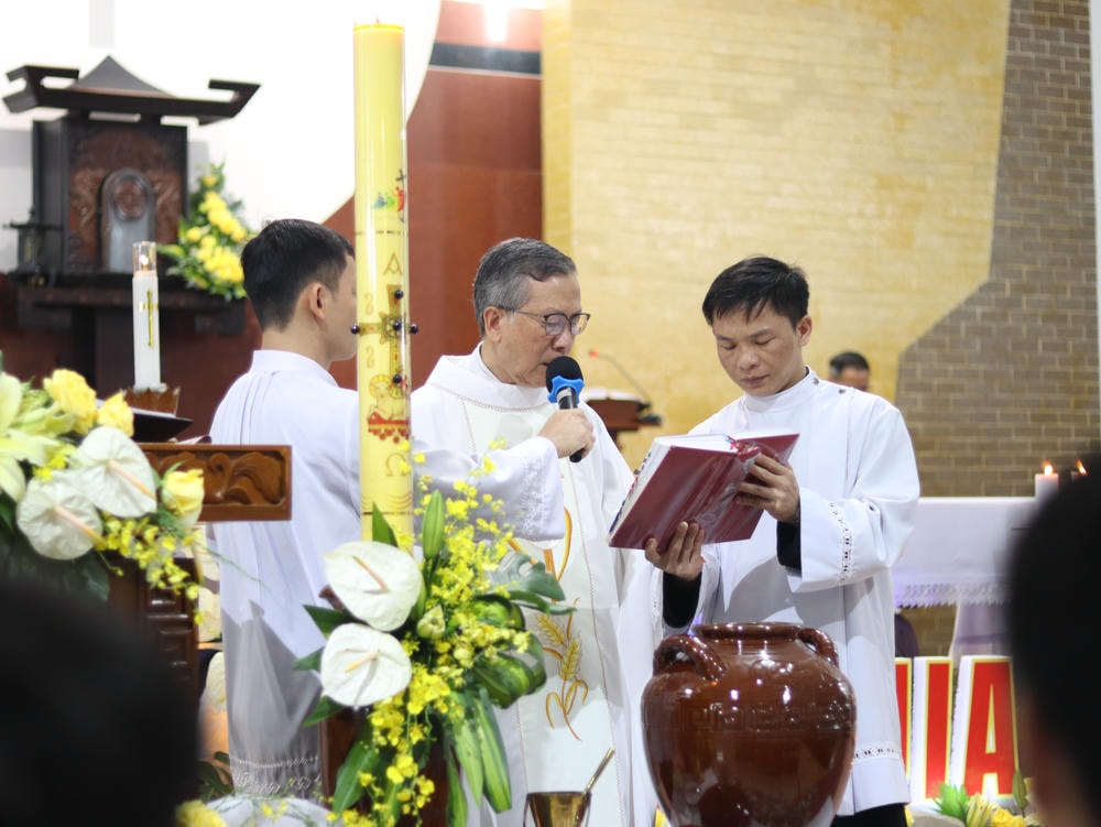Album Thứ Bảy Tuần Thánh 2025