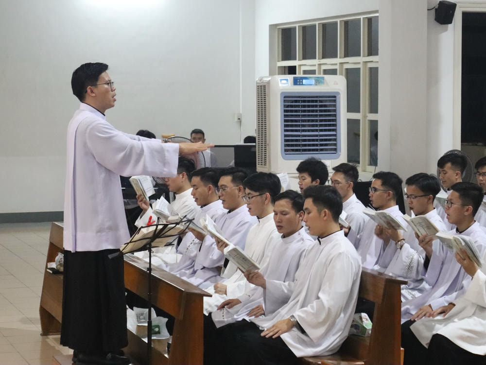 Album Thứ Bảy Tuần Thánh 2025