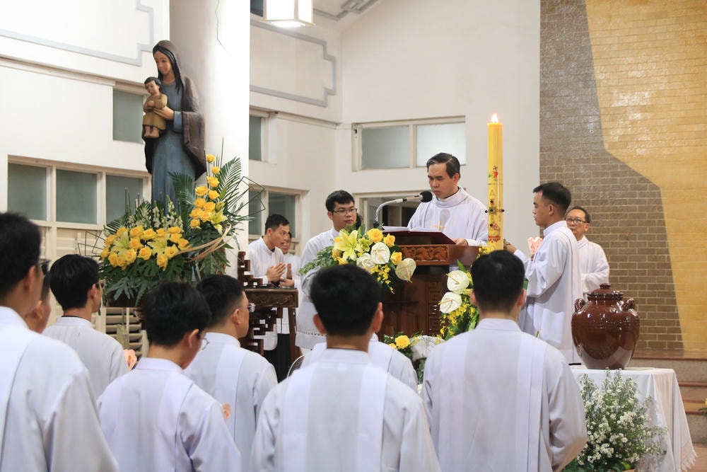 Album Thứ Bảy Tuần Thánh 2025