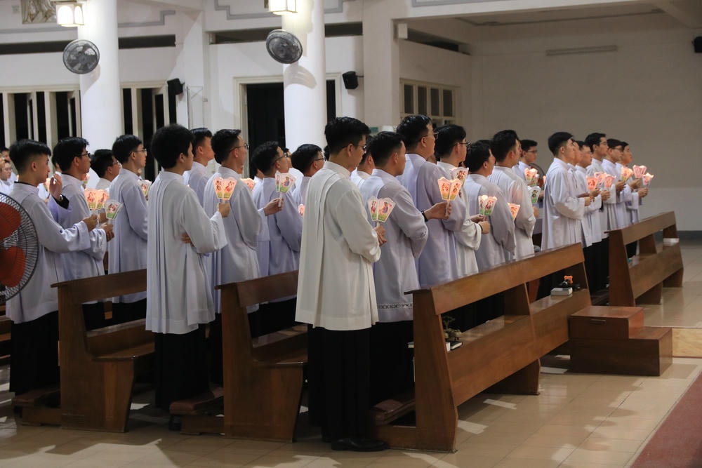 Album Thứ Bảy Tuần Thánh 2025
