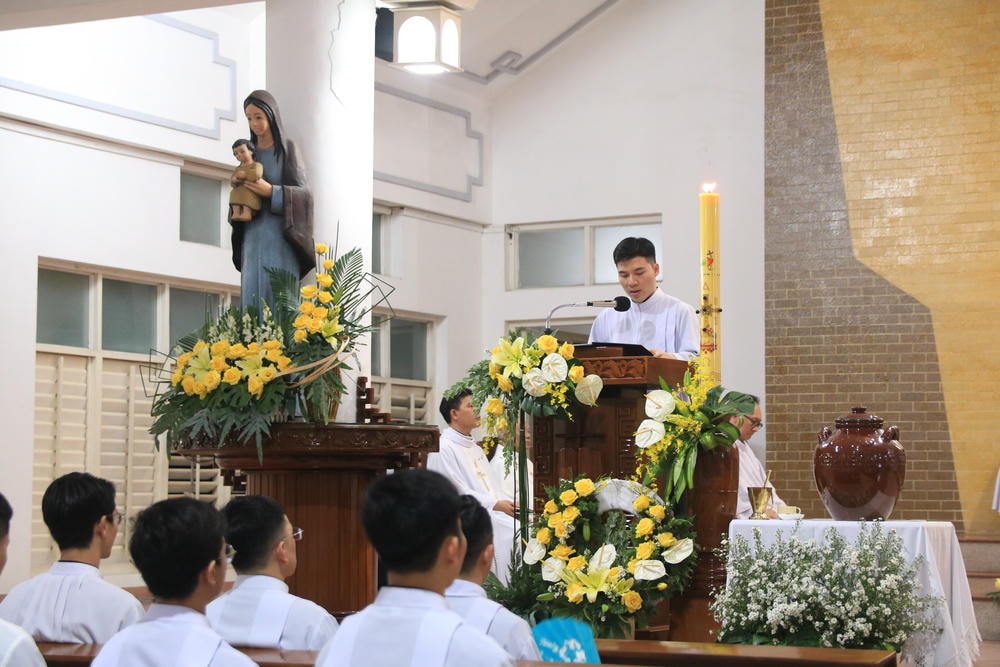 Album Thứ Bảy Tuần Thánh 2025