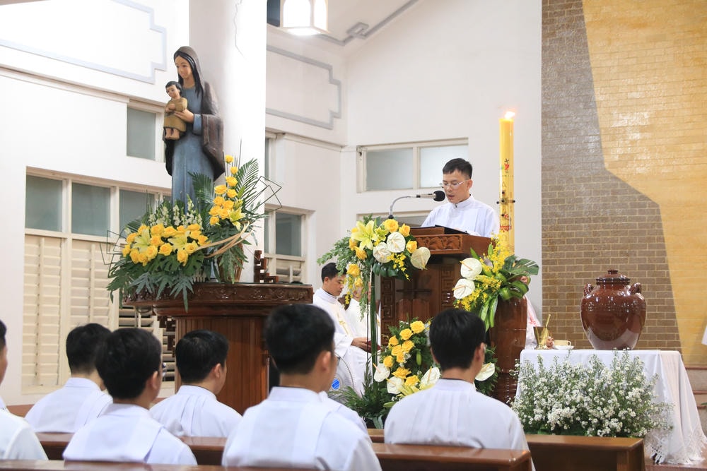 Album Thứ Bảy Tuần Thánh 2025