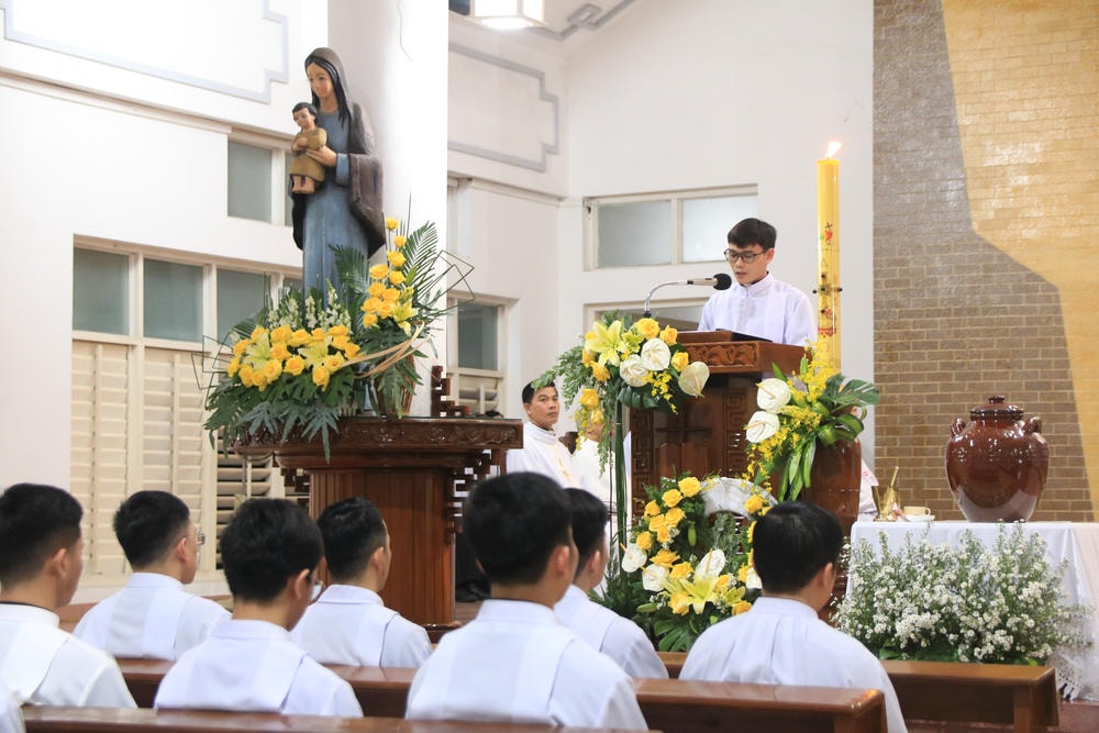 Album Thứ Bảy Tuần Thánh 2025
