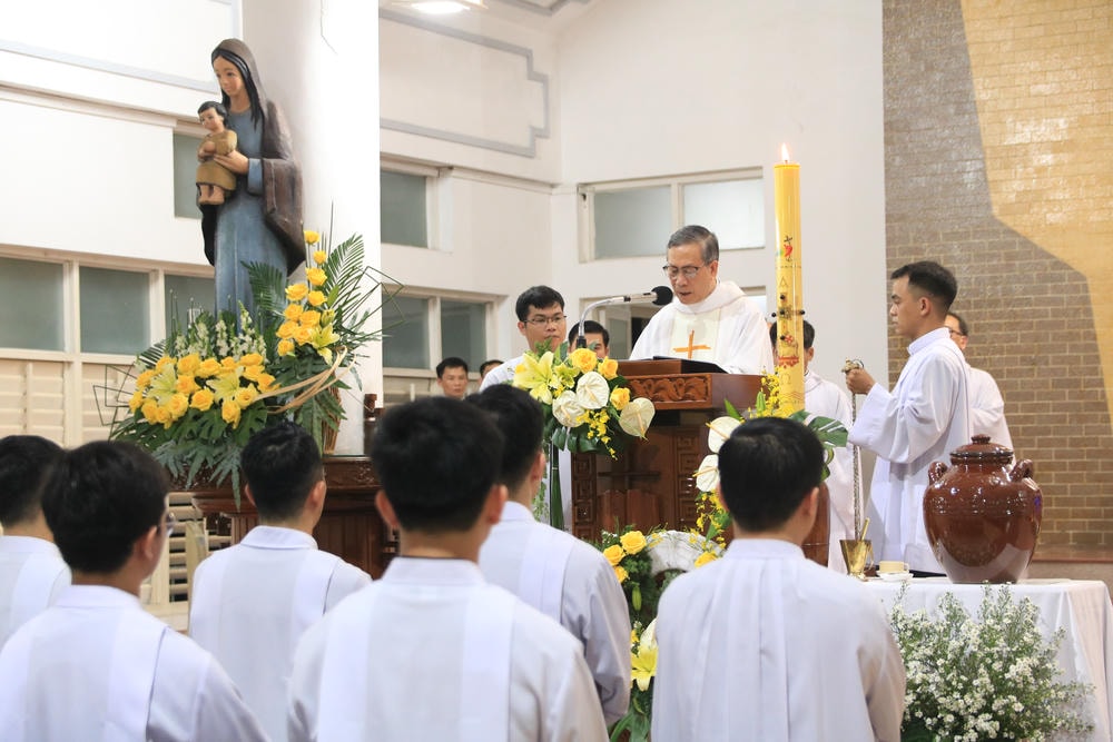 Album Thứ Bảy Tuần Thánh 2025