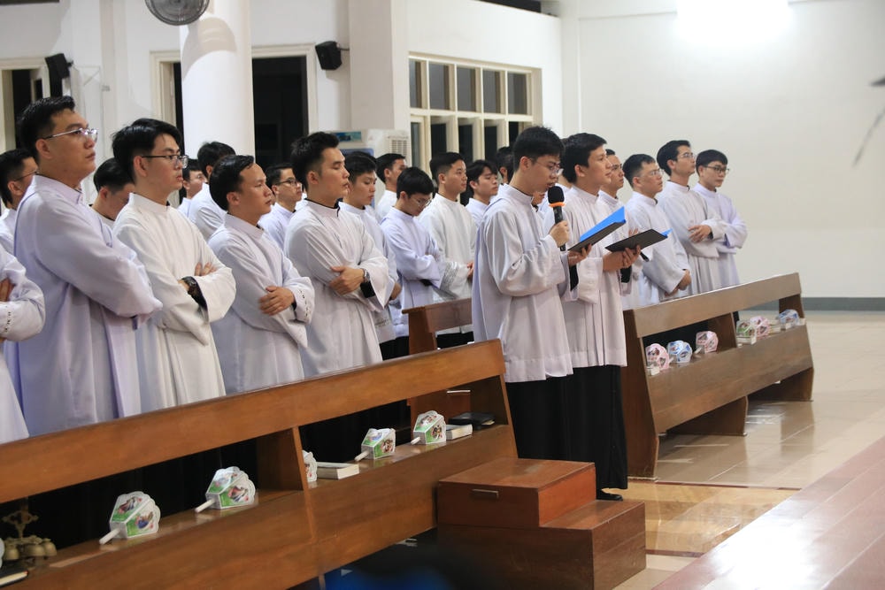 Album Thứ Bảy Tuần Thánh 2025