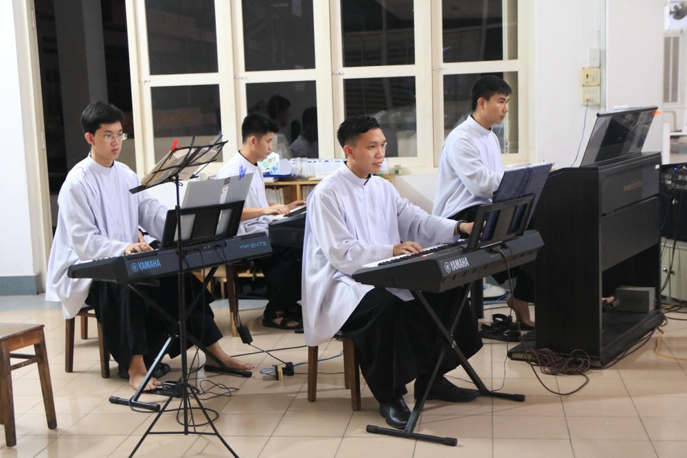 Album Thứ Bảy Tuần Thánh 2025