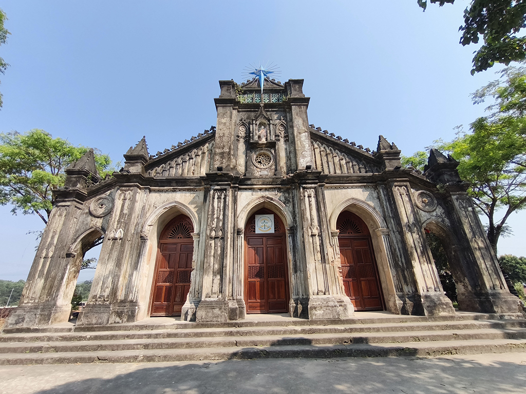 Nh&agrave; Thờ Đ&aacute; T&ugrave;ng Sơn Lưu Giữ Nhiều Th&aacute;nh T&iacute;ch Từ C&ocirc;ng Gi&aacute;o R&ocirc;ma